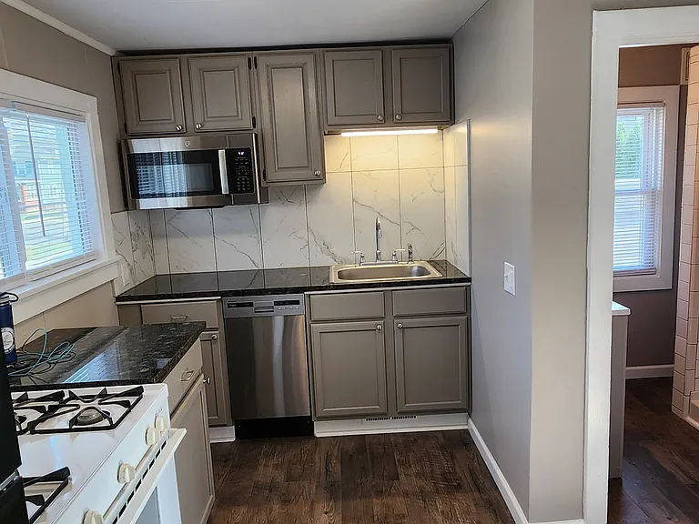 702 Wayne St — Photo 1