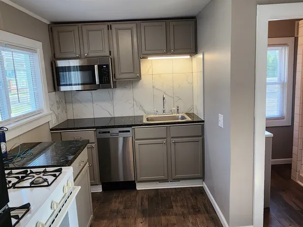 702 Wayne St, Saint Joseph, MI 49085