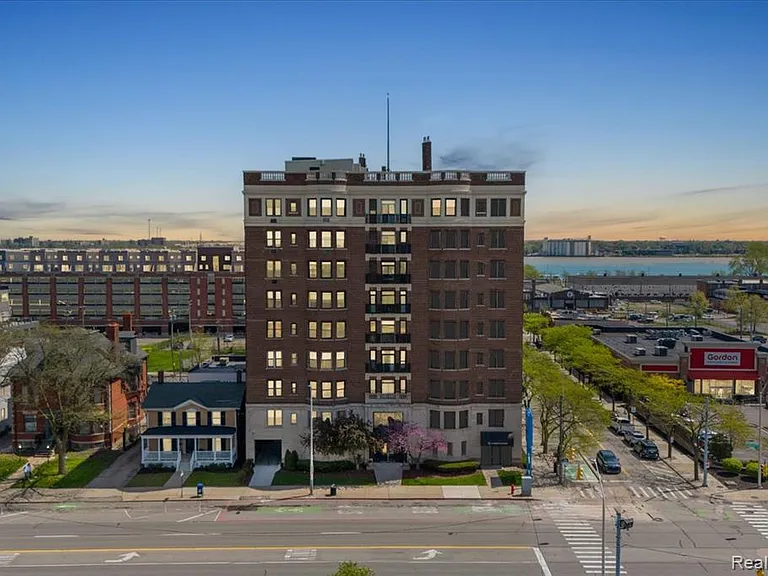 2900 E Jefferson Ave #D601 — Photo 1