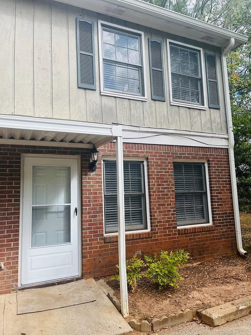 116 - 118 Lafayette Ct — Photo 2