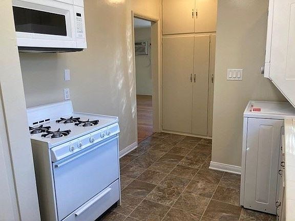 4th image of 443 S Parish Pl #1
