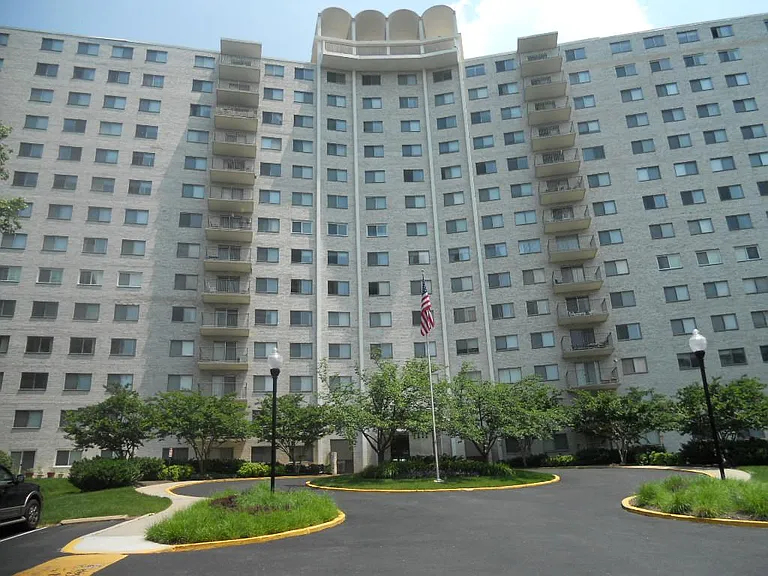 1121 University Blvd W #604 — Photo 3