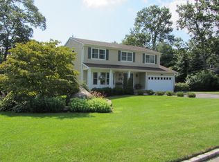 9 Tradewinds Dr, Bayville, NY 11709