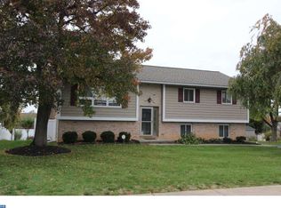 337 W Broad St, New Holland, PA 17557