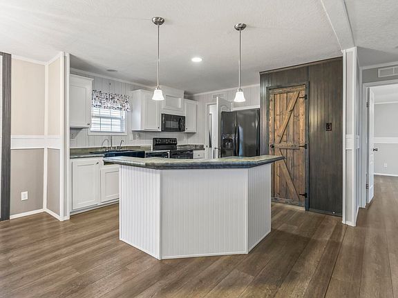 5th image of 136 Shetland Woods Dr.