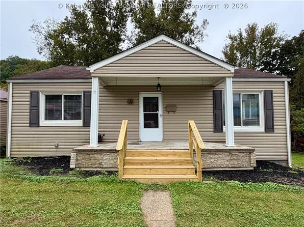 107 Fairview Dr, Hurricane, WV 25526