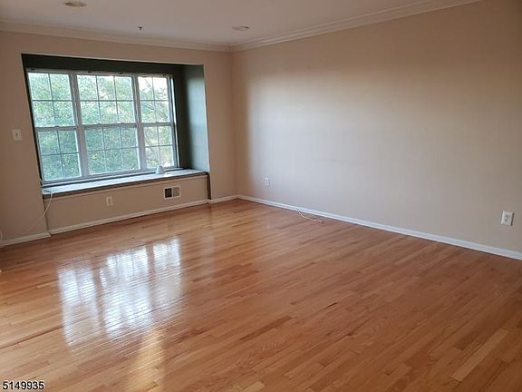 4th image of 166 Vista Ter