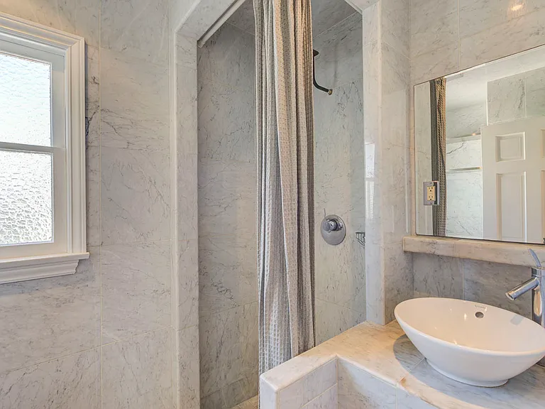324 Flower St — Photo 28