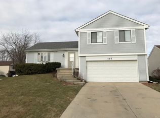 340 Albert Dr, Vernon Hills, IL