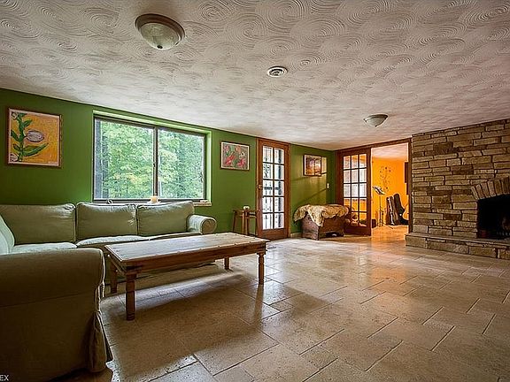 4th image of 10036 Deerfield Ln