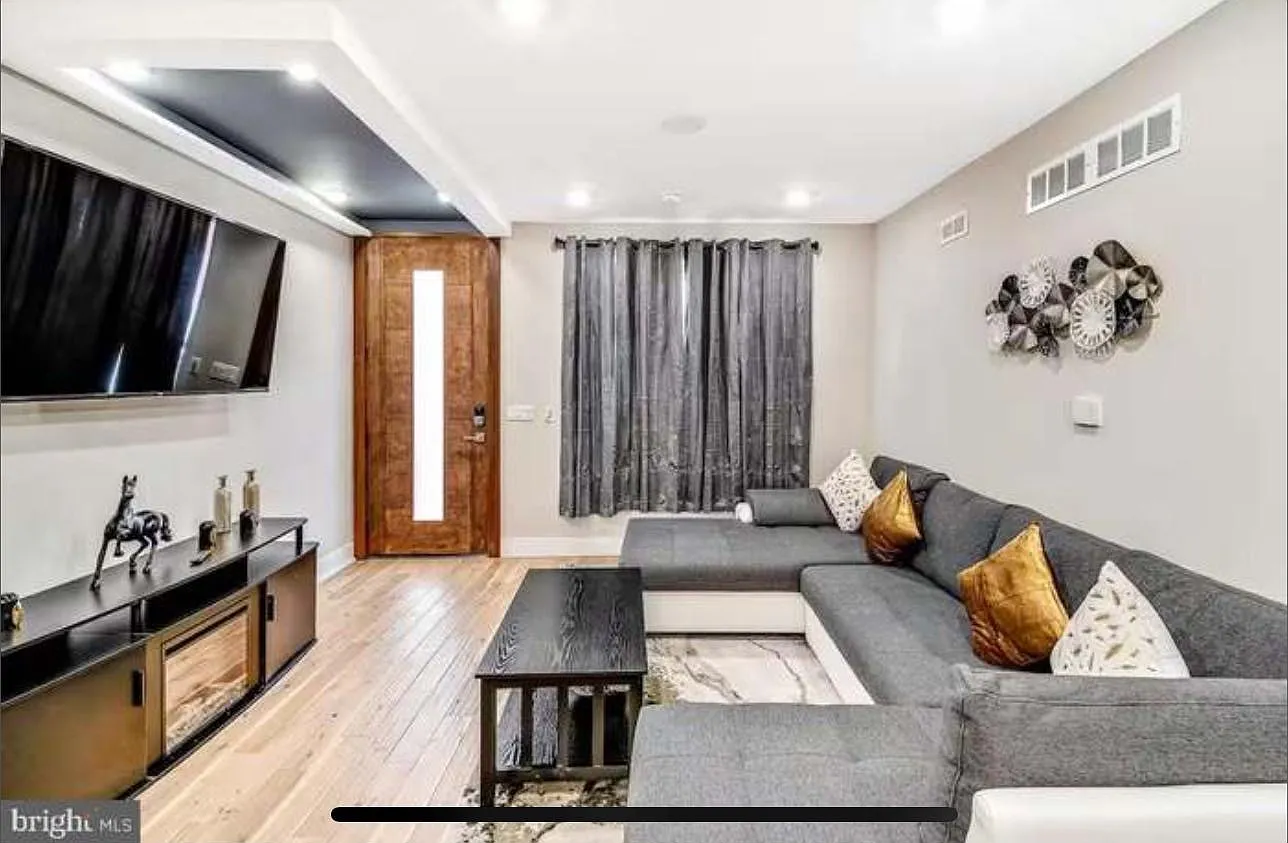 2309 Dickinson Street - 1 — Photo 3