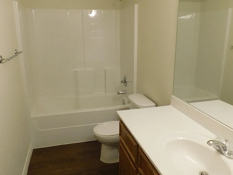 1519 Justin Loop #A — Photo 10