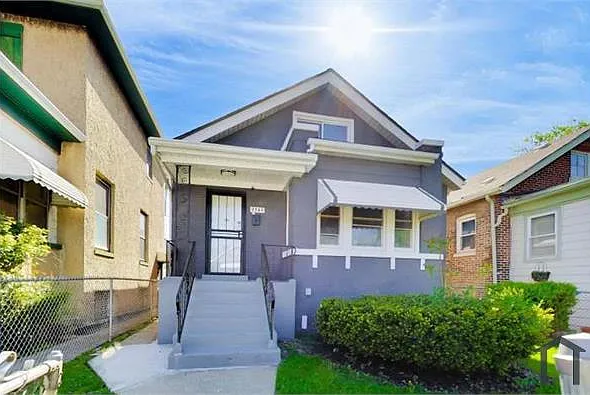 9549 S Calumet Ave — Photo 1