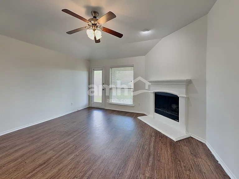 1000 Churchill Dr — Photo 5