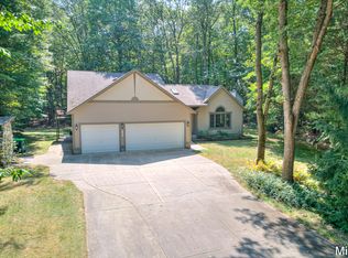 1234 Scenic Dr, Muskegon, MI 49445