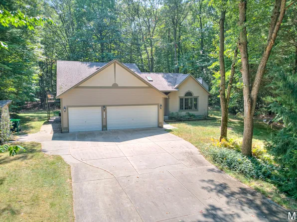 1234 Scenic Dr, Muskegon, MI 49445