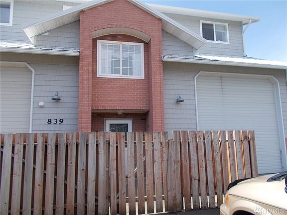 2nd image of 839 Minard Ave NW