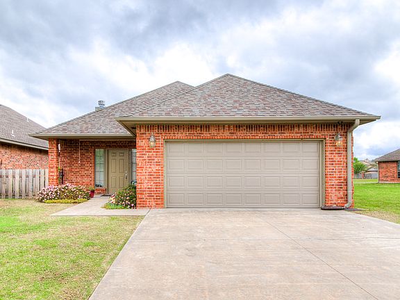 4th image of 1108 Golden Leaf Dr
