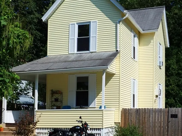 328 Linden St, Holyoke, MA 01040