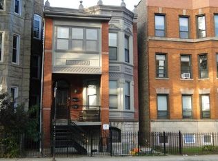 906 W Addison St #1, Chicago, IL 60613