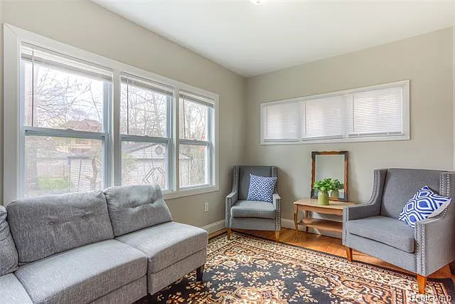 5 bed, 2600 sqft, $550 — Photo 3