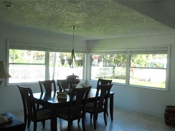 4th image of 139 N Boulevard Of Presidents