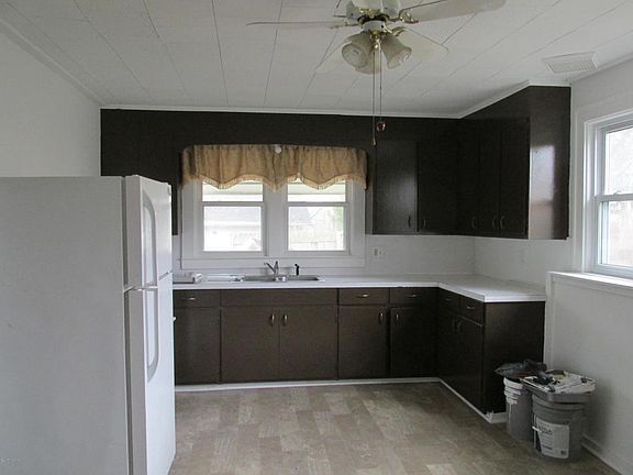 2nd image of 305 N Lincoln Ave