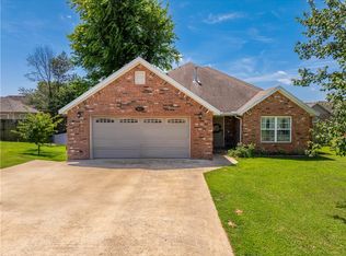 813 Grant Ave, Prairie Grove, AR 72753
