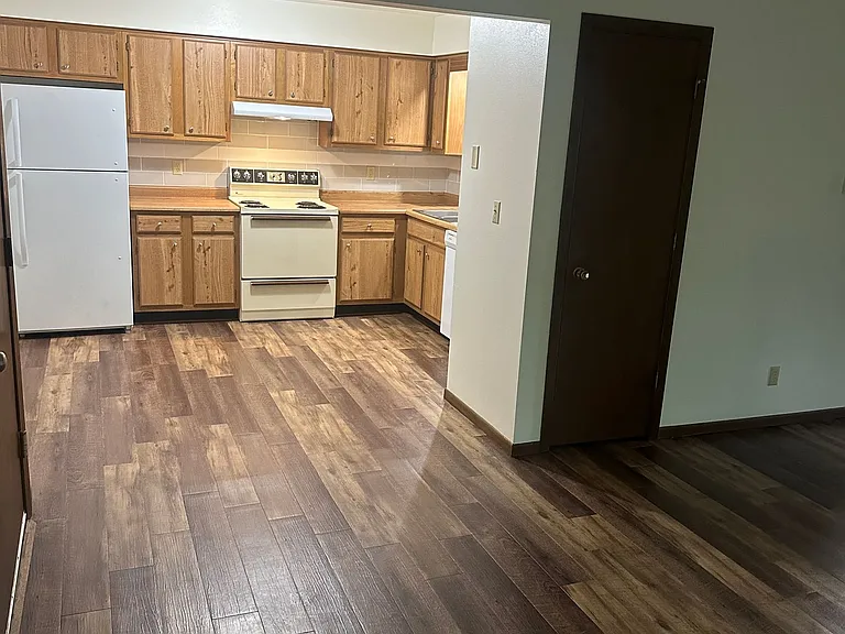 Immaculate Updated 2 Bedroom 1 bath — Photo 10