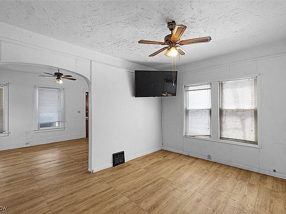 3rd image of 1260 E 113th St