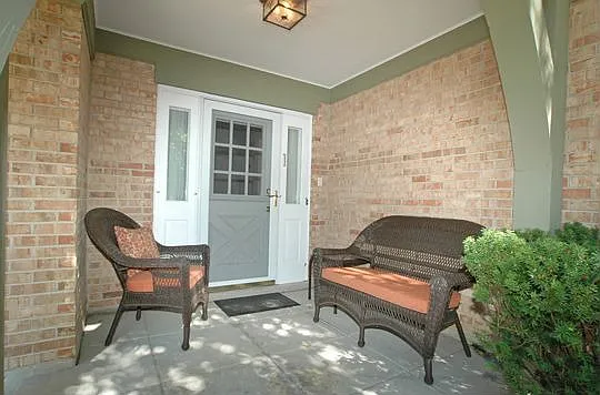 114 Rivershire Ln photo 1