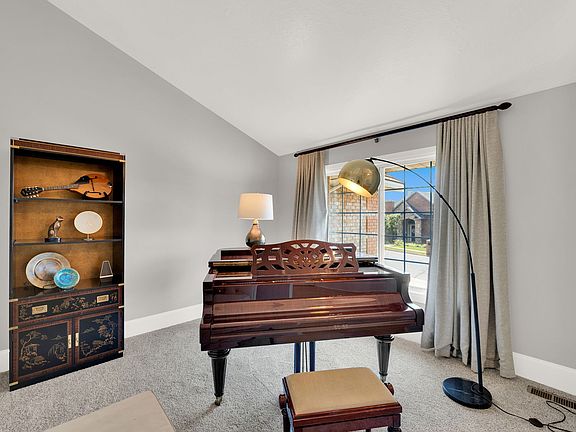 3rd image of 2137 E Summerwood Dr