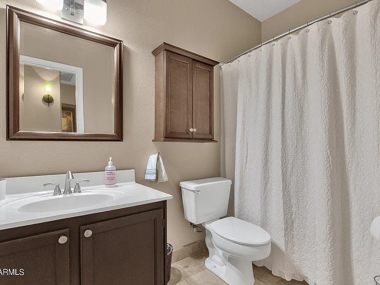 1138 E Amberwood Dr — Photo 27