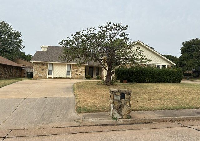1st image of 2605 Brookhaven Dr