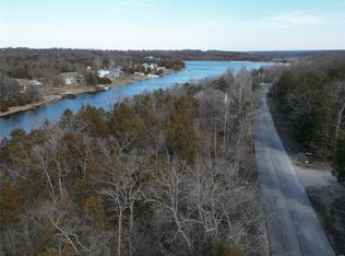 1062 Lakeshore Dr, De Soto, MO 63020