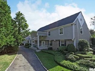 1345 Pond Ln, Hewlett, NY 11557