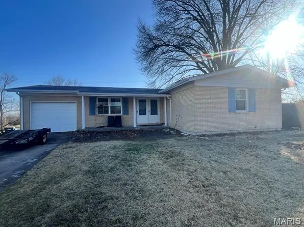 12 Hillcrest Dr, Hannibal, MO 63401