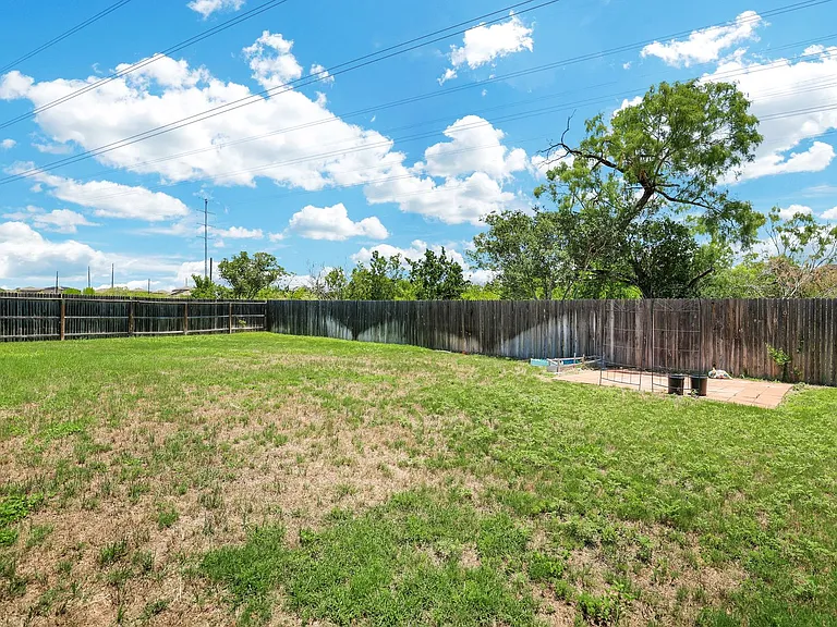 2850 Lindenwood Run — Photo 29