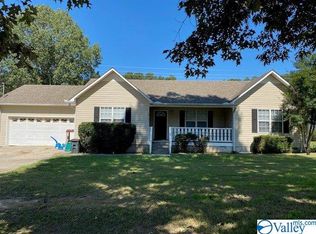 2013 Park St, Guntersville, AL 35976