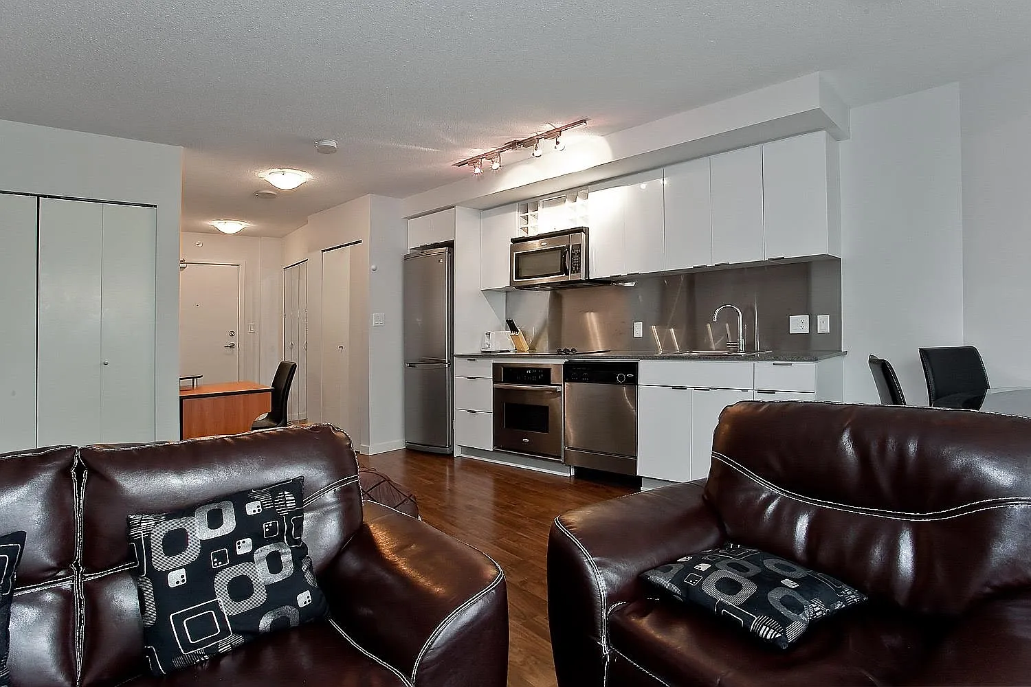 Studio, 439 sqft, $2,800 — Photo 1