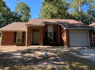 900 Bellflower Cir, Raeford, NC 28376