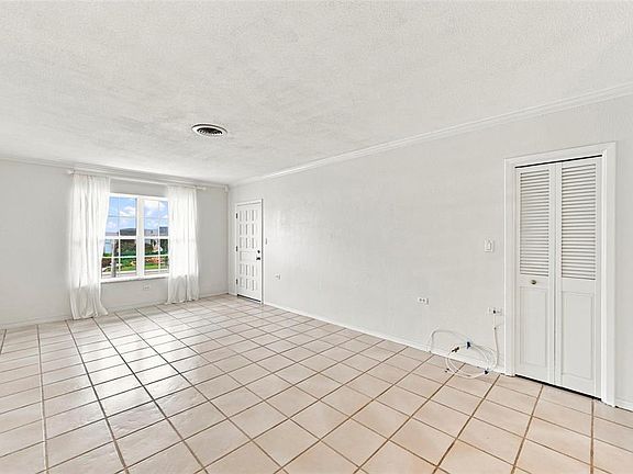 3rd image of 1342 SNELL ISLE BOULEVARD NE #4