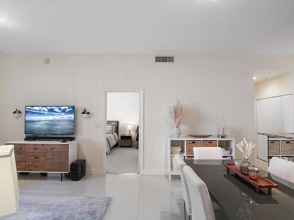 2nd image of 550 Okeechobee Blvd APT 919