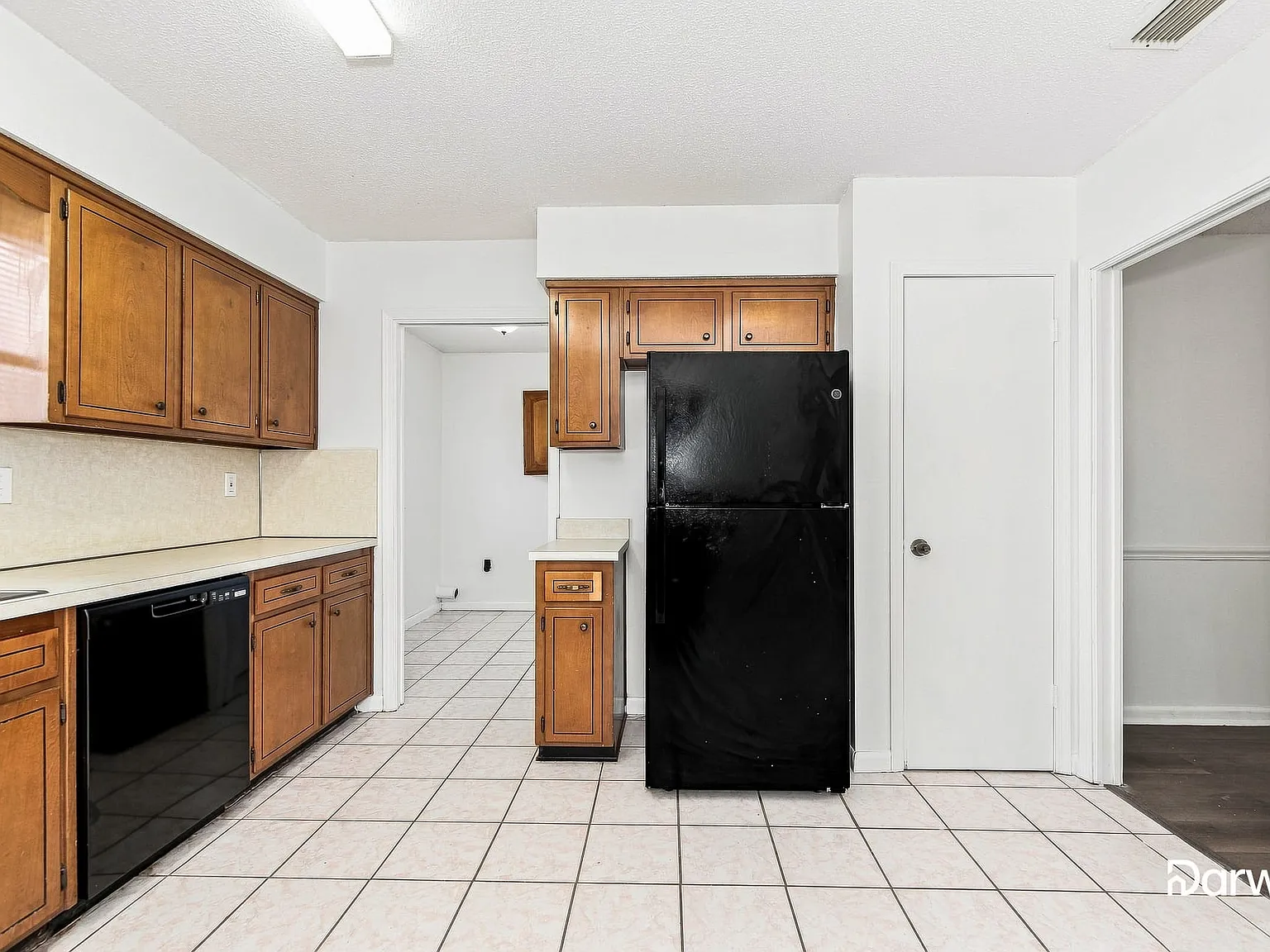 3 bed, 2.0 bath, 1926 sqft, $1,780 — Photo 3