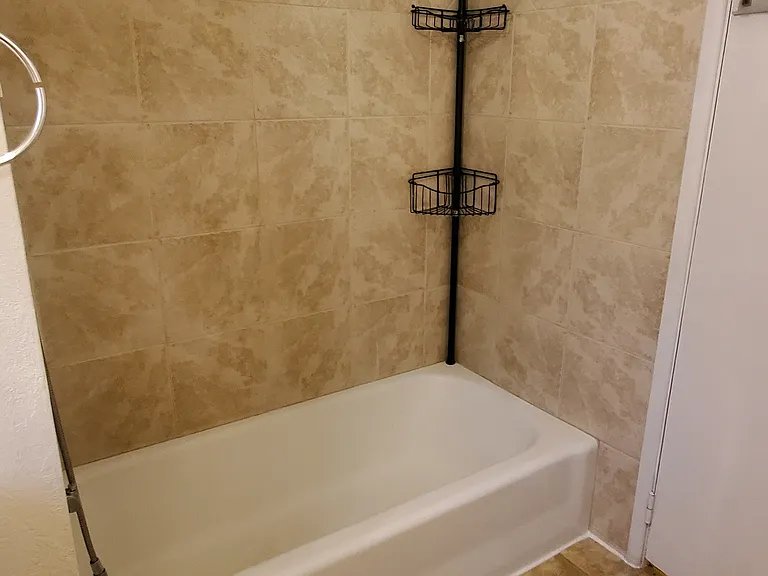 1013 Florence Ave — Photo 10