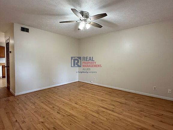 2nd image of 3 Cliffview Dr SE APT 1