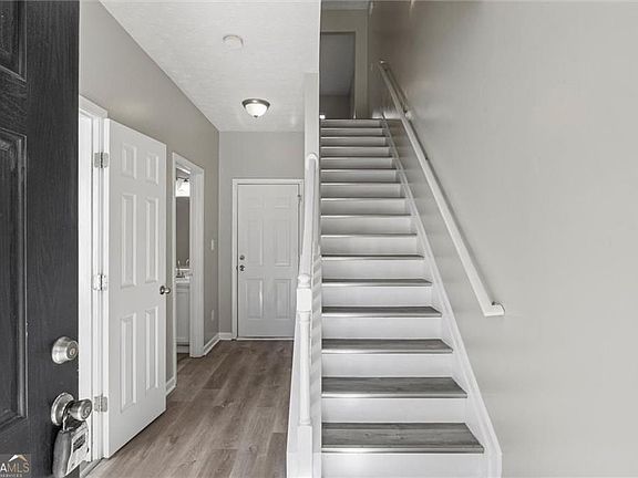 4th image of 5667 Cascade Run SW