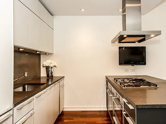 Sold by Sotheby's International Realty | media 27