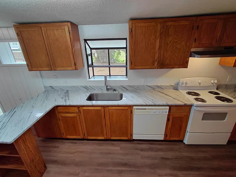 2412 Almond Dr — Photo 6