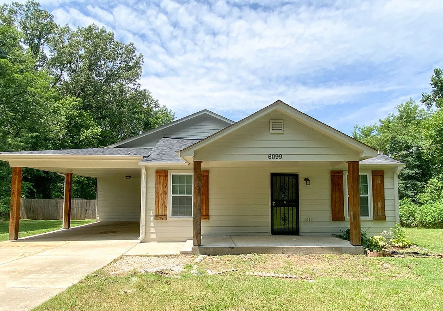 4 bed, 2.5 bath on large lot in Millington — Photo 1